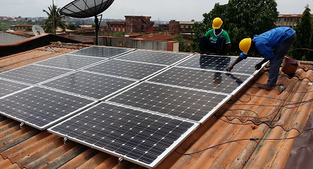 El sistema de generación de energía solar en el hogar hace que la vida sea mejor